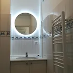 L'estivaliere Face A La Lägenhet *